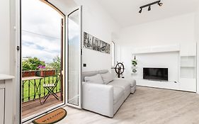 Spacious 3-Bedroom Apartment - 10 Min To City Center & 5 Min To Gaslini Hospital