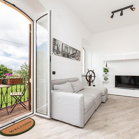 Spacious 3-Bedroom Apartment - 10 Min To City Center & 5 Min To Gaslini Hospital Genova Esterno foto