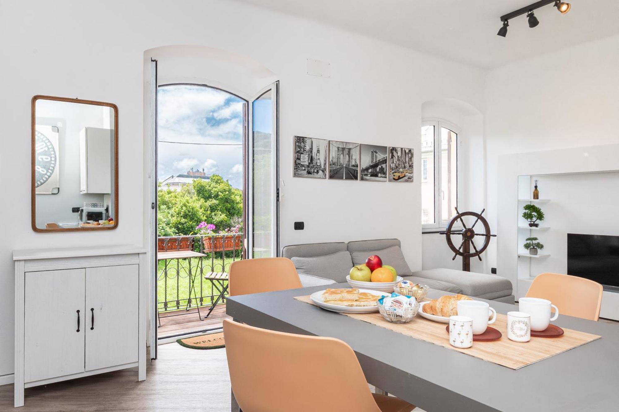 Spacious 3-Bedroom Apartment - 10 Min To City Center & 5 Min To Gaslini Hospital Genova Esterno foto