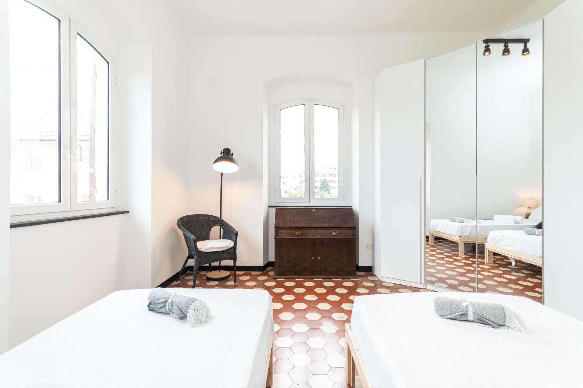 Spacious 3-Bedroom Apartment - 10 Min To City Center & 5 Min To Gaslini Hospital Genova Esterno foto