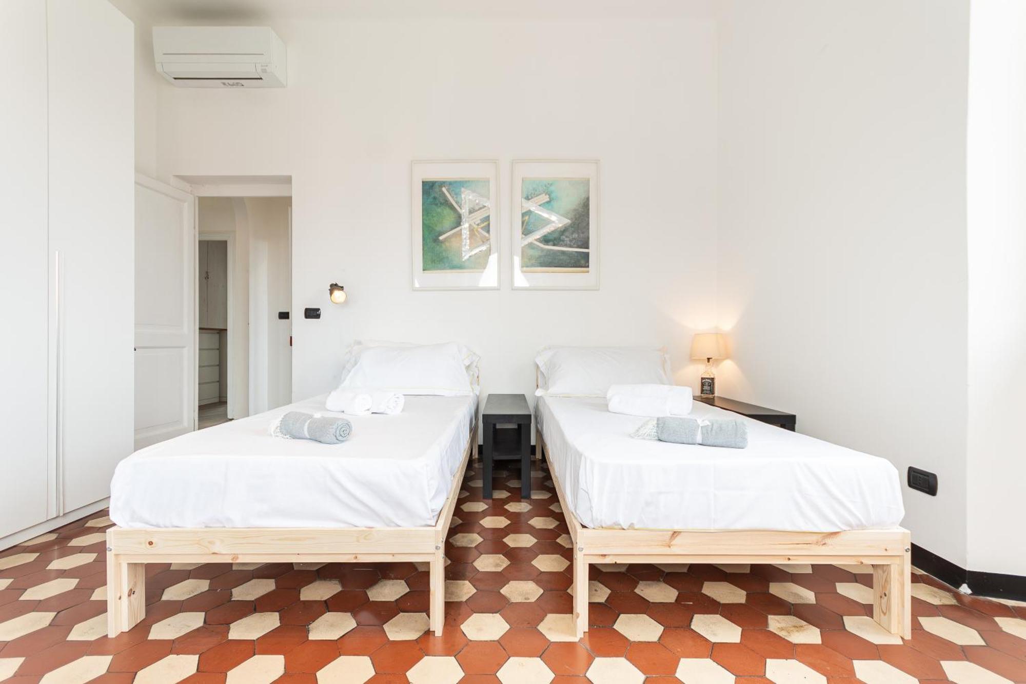 Spacious 3-Bedroom Apartment - 10 Min To City Center & 5 Min To Gaslini Hospital Genova Esterno foto