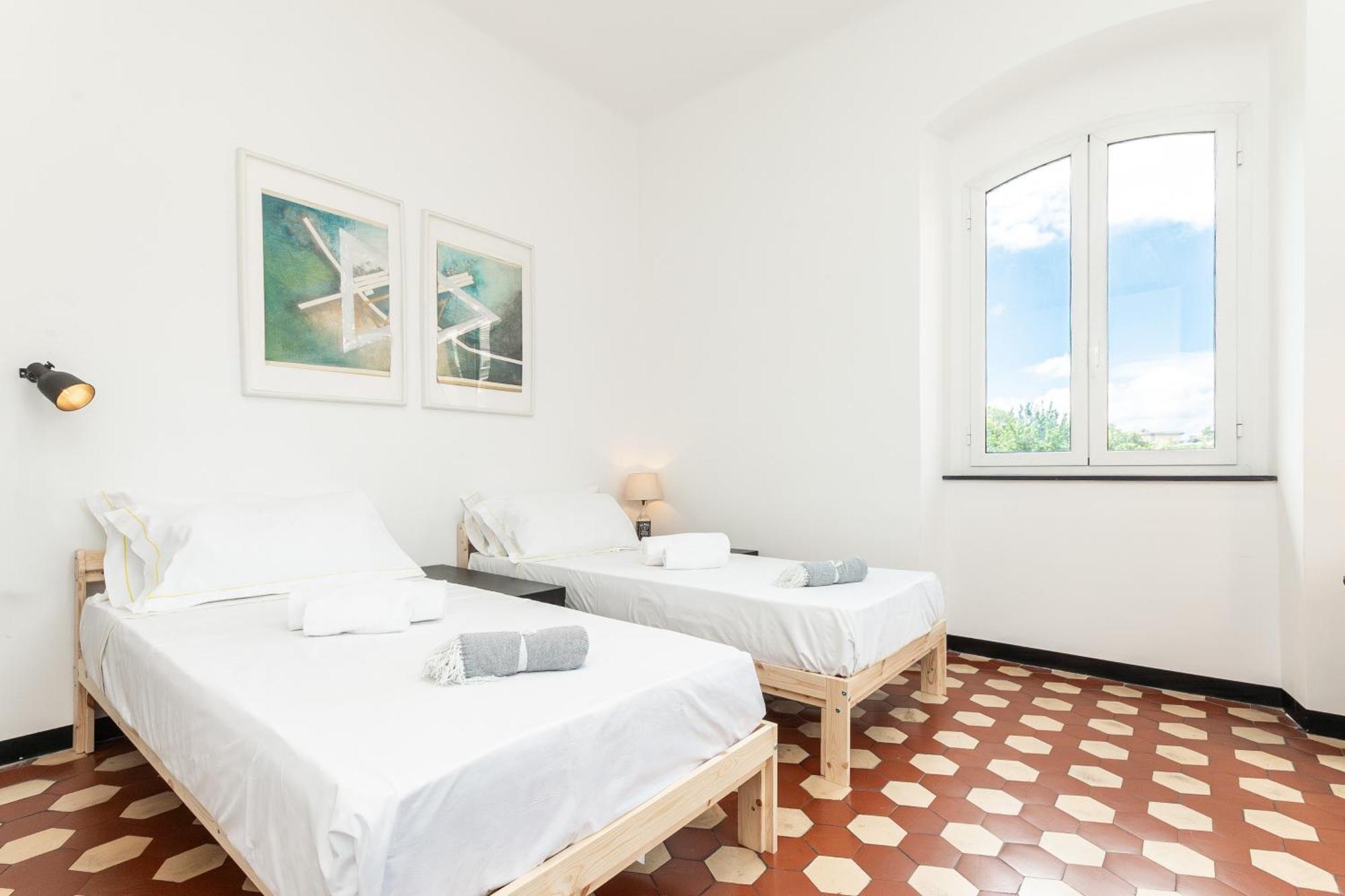 Spacious 3-Bedroom Apartment - 10 Min To City Center & 5 Min To Gaslini Hospital Genova Esterno foto