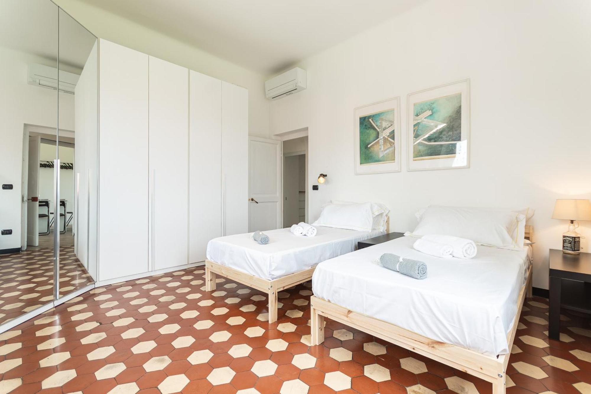 Spacious 3-Bedroom Apartment - 10 Min To City Center & 5 Min To Gaslini Hospital Genova Esterno foto