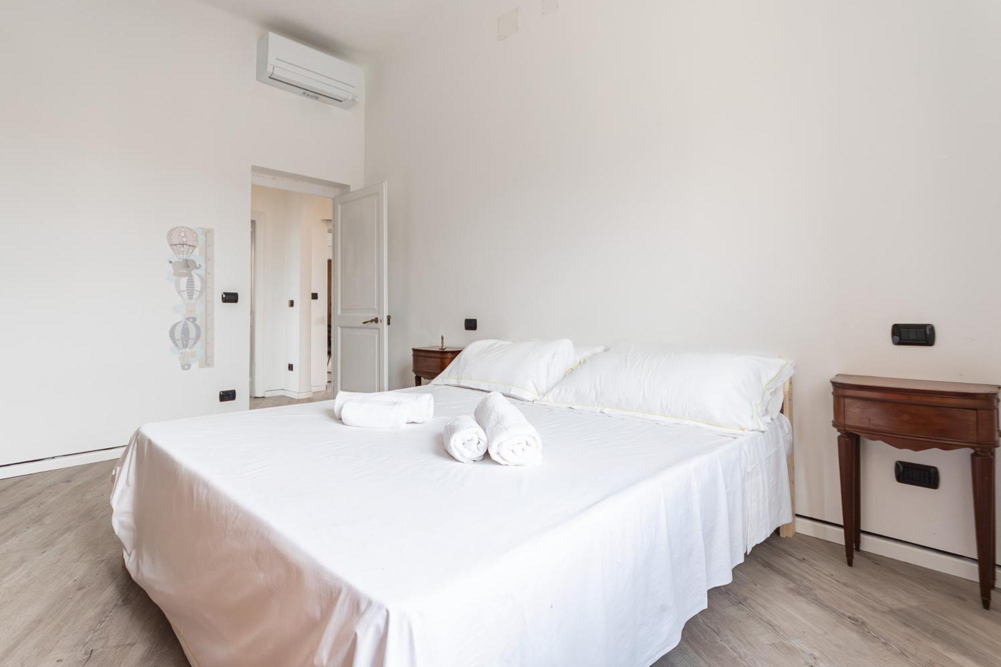 Spacious 3-Bedroom Apartment - 10 Min To City Center & 5 Min To Gaslini Hospital Genova Esterno foto