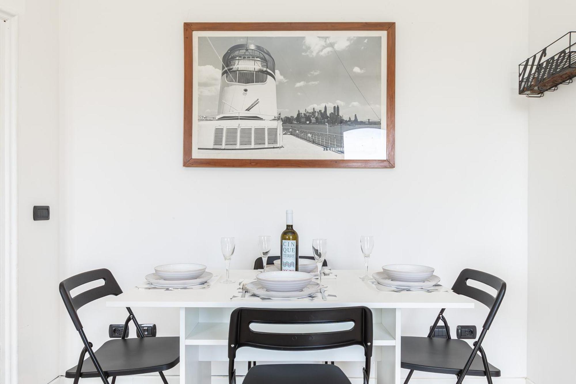 Spacious 3-Bedroom Apartment - 10 Min To City Center & 5 Min To Gaslini Hospital Genova Esterno foto