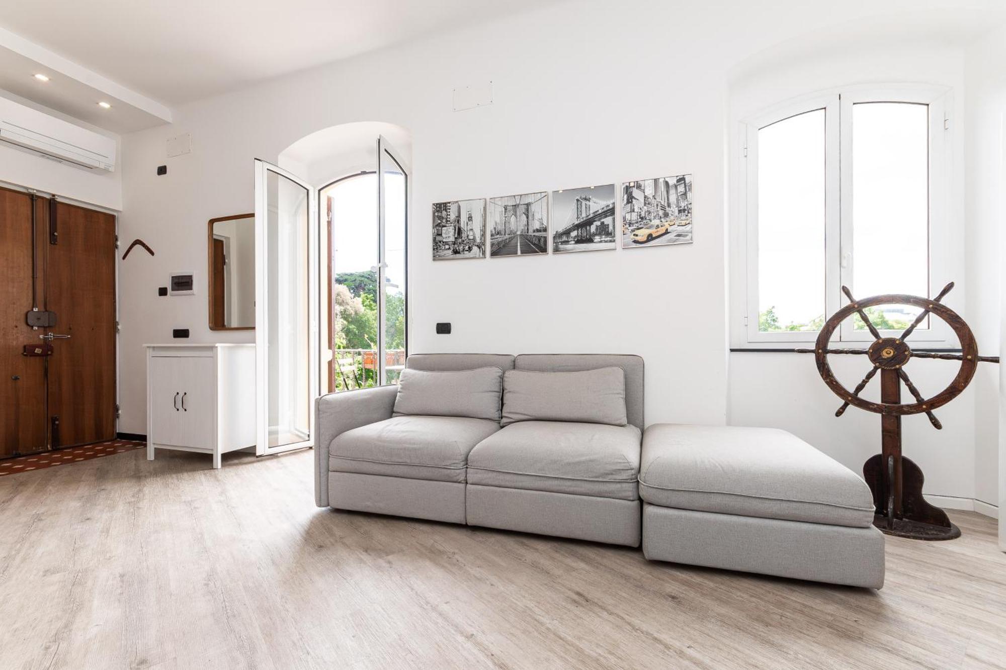 Spacious 3-Bedroom Apartment - 10 Min To City Center & 5 Min To Gaslini Hospital Genova Esterno foto